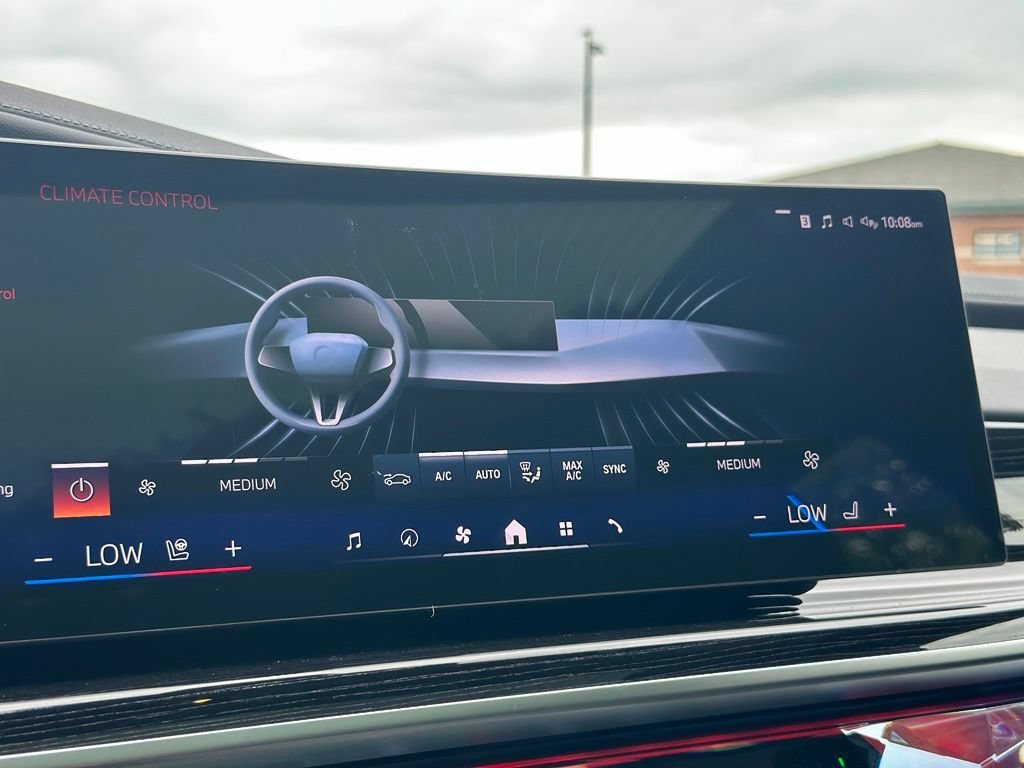 New 2026 Black Sapphire Metallic BMW 740i xDrive image 39