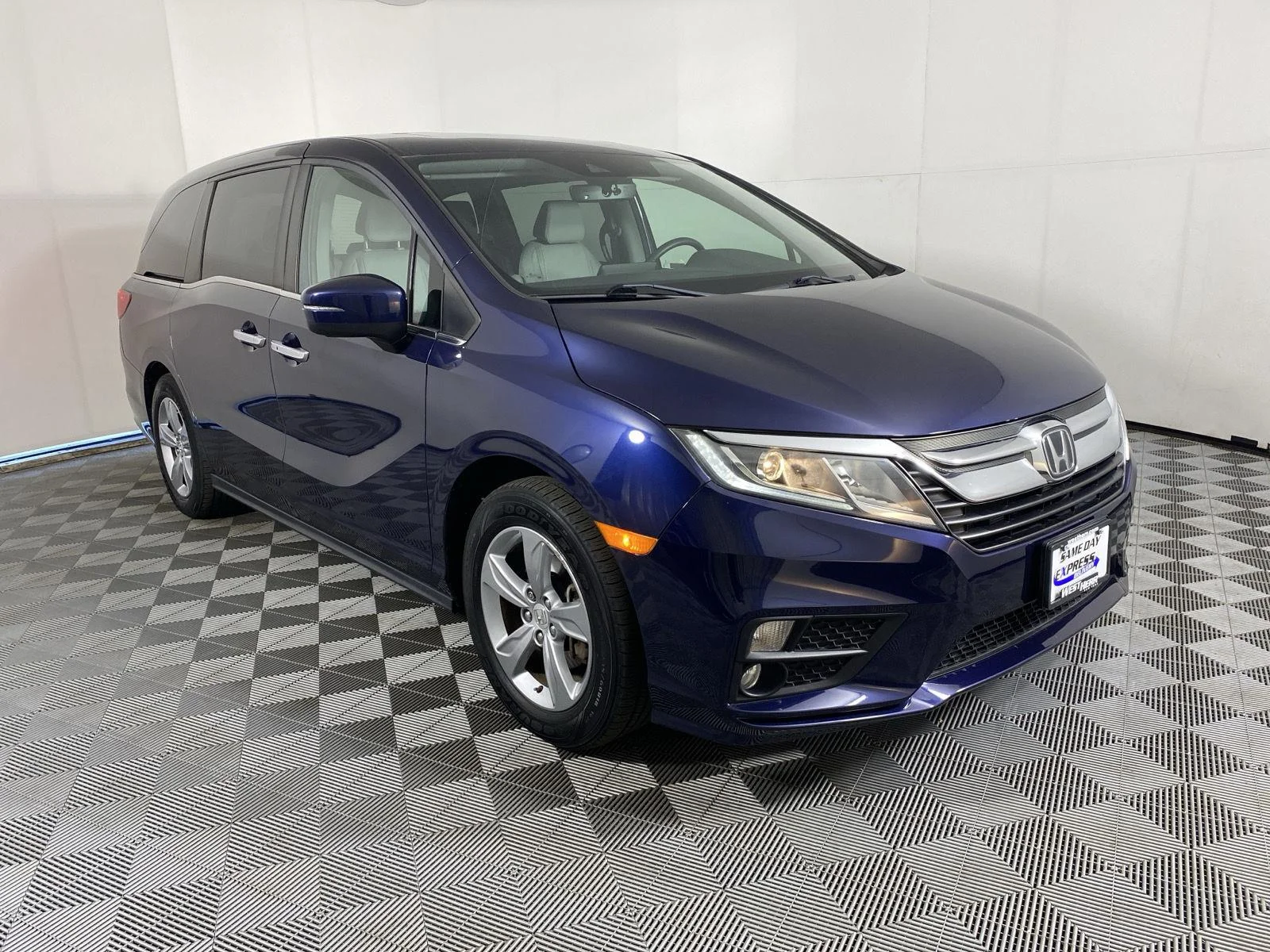 Used 2018 Obsidian Blue Pearl Honda EX-L image 11