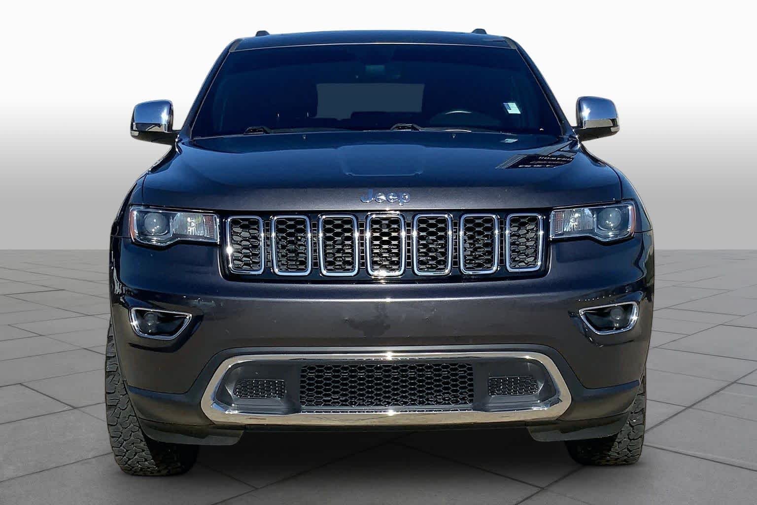 Used 2017 Granite Crystal Metallic Clearcoat Jeep Limited image 3