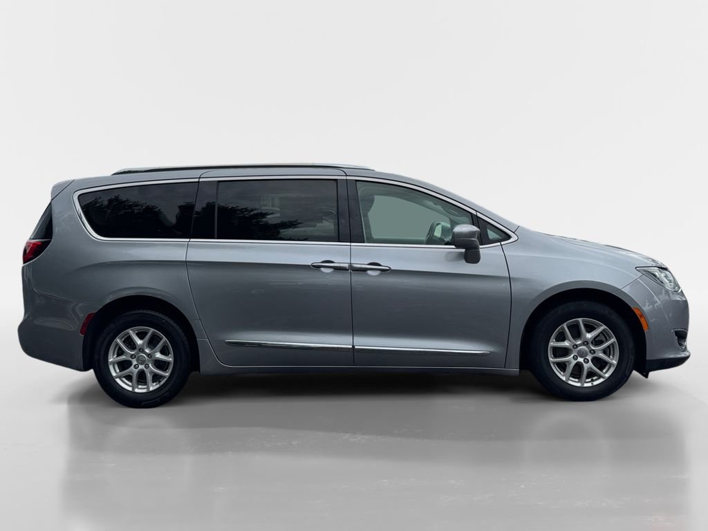 Used 2020 Billet Silver Metallic Chrysler Touring L image 3