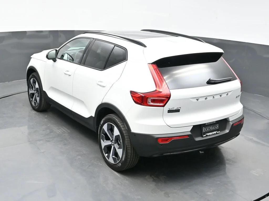 2026 Volvo XC40 Plus - Photo 20