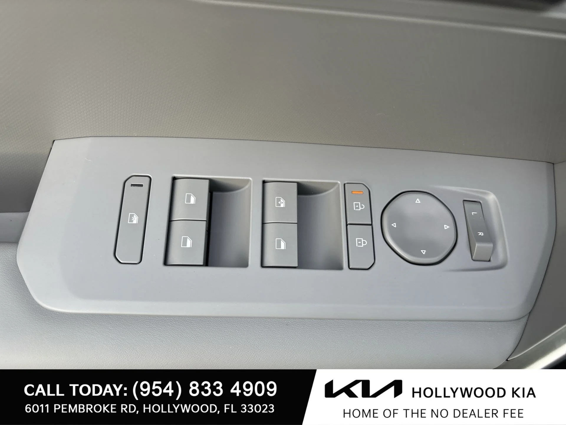 New 2027 Pale Gray Kia S image 17
