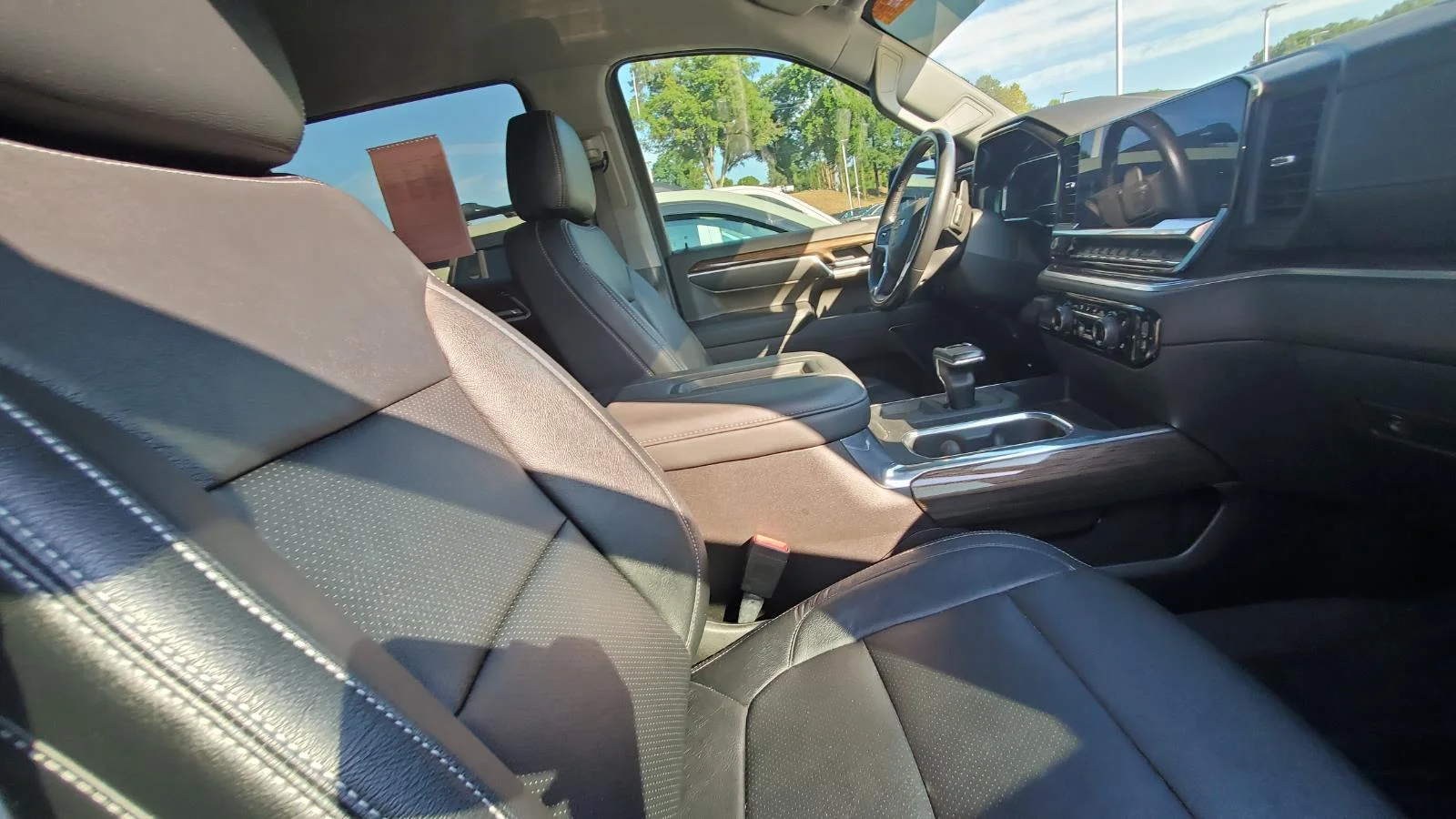 Used 2022 Black Chevrolet LT image 4