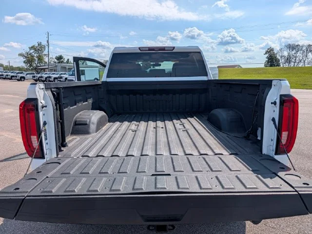 Used 2022 White GMC AT4 image 23