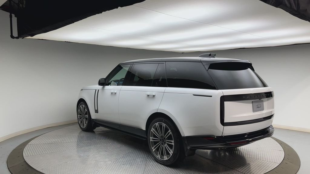 New 2026 Fuji White LAND ROVER Autobiography image 4
