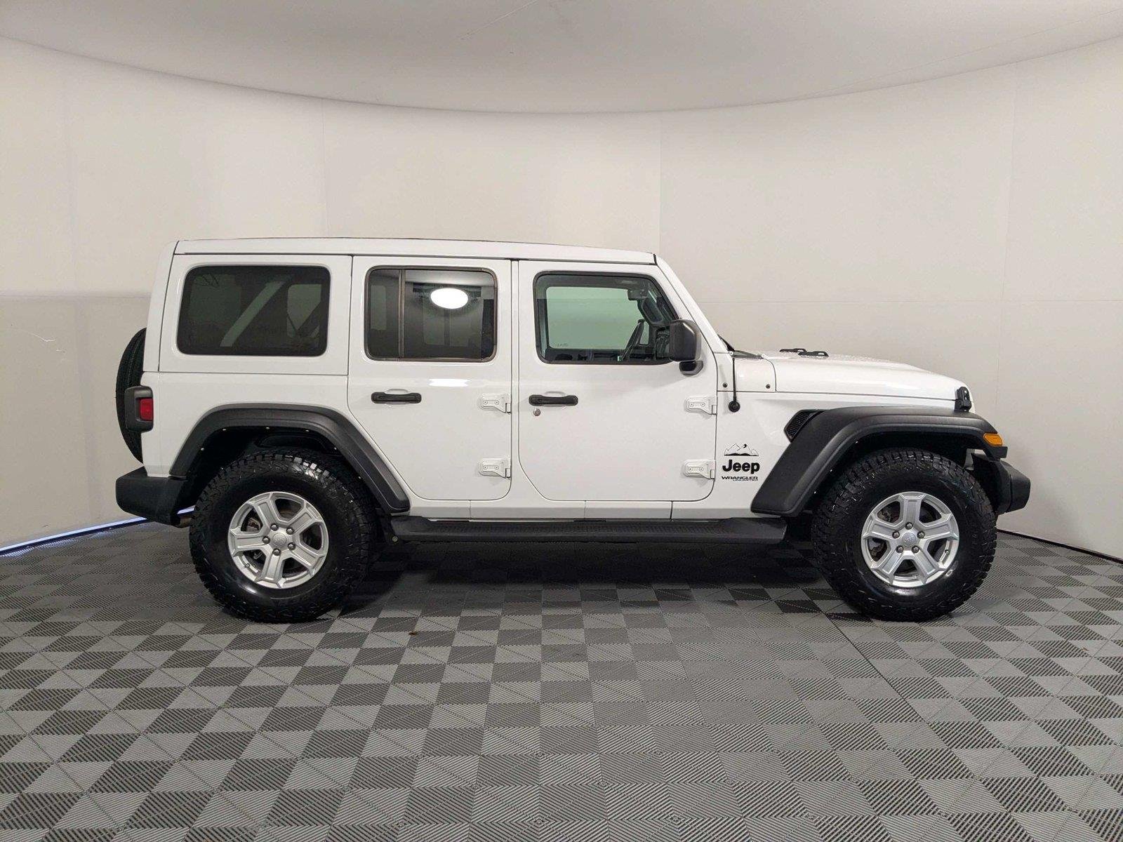 Used 2022 Bright White Clearcoat Jeep Unlimited Sport S image 4
