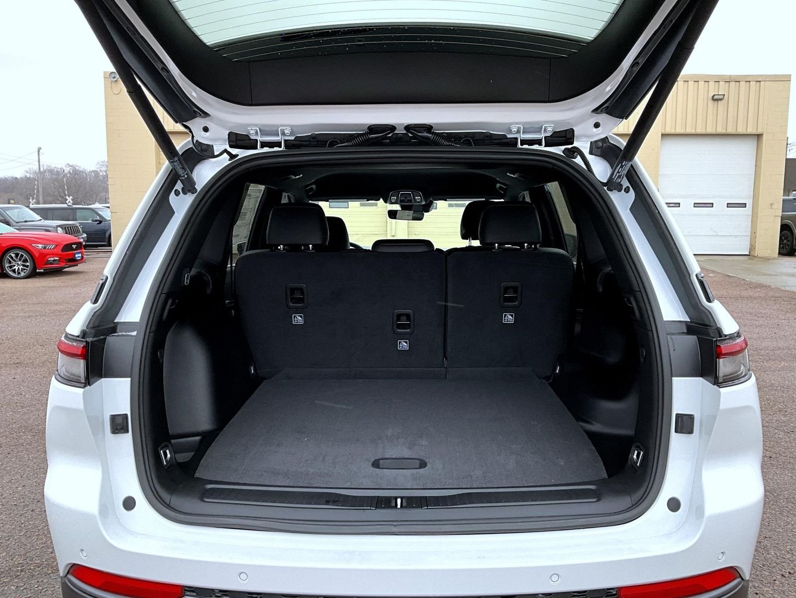 New 2026 Bright White Clearcoat Jeep Altitude image 9