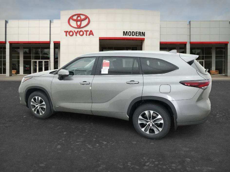 New 2026 Heavy Metallic Toyota Hybrid XLE image 15