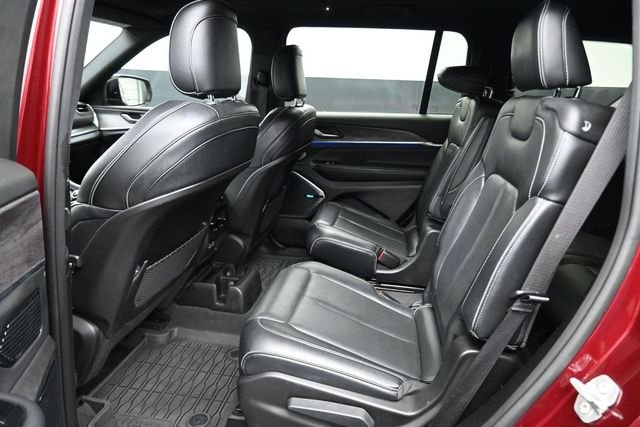 Used 2022 Velvet Jeep Overland image 14