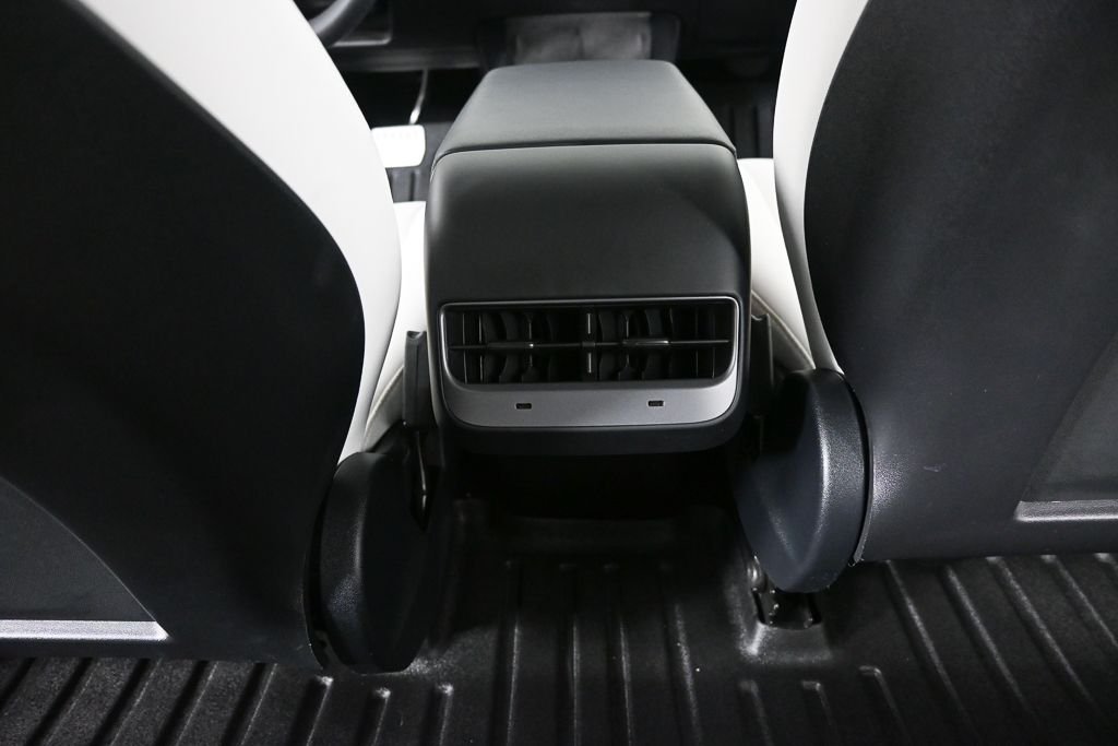 Used 2022  Tesla Performance image 14