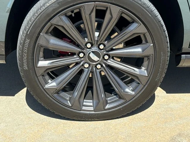 Used 2025 Green Cadillac V-Series image 9