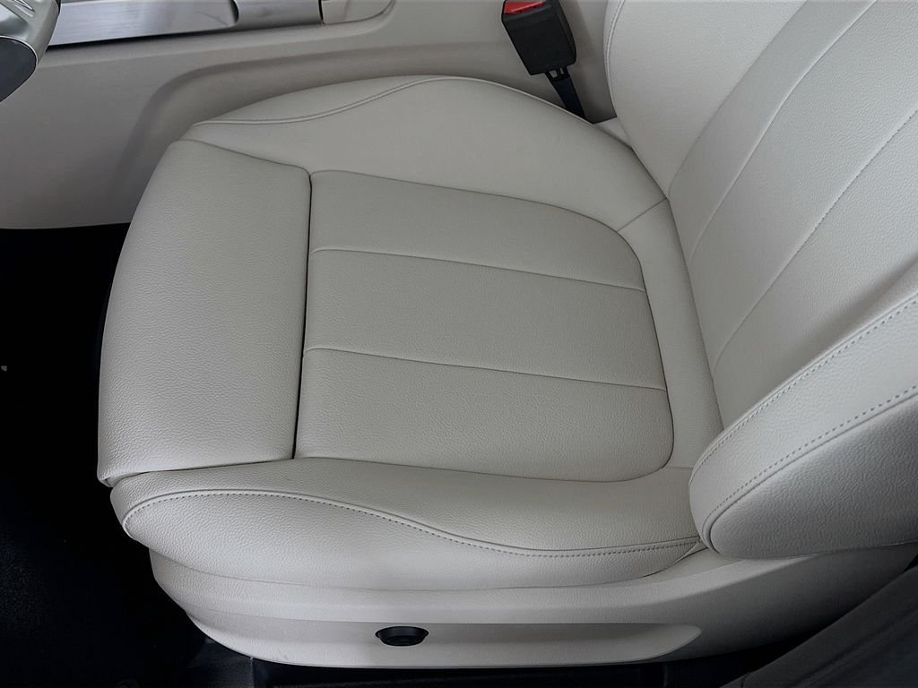 Used 2026  Mercedes-Benz GLB 250 image 19
