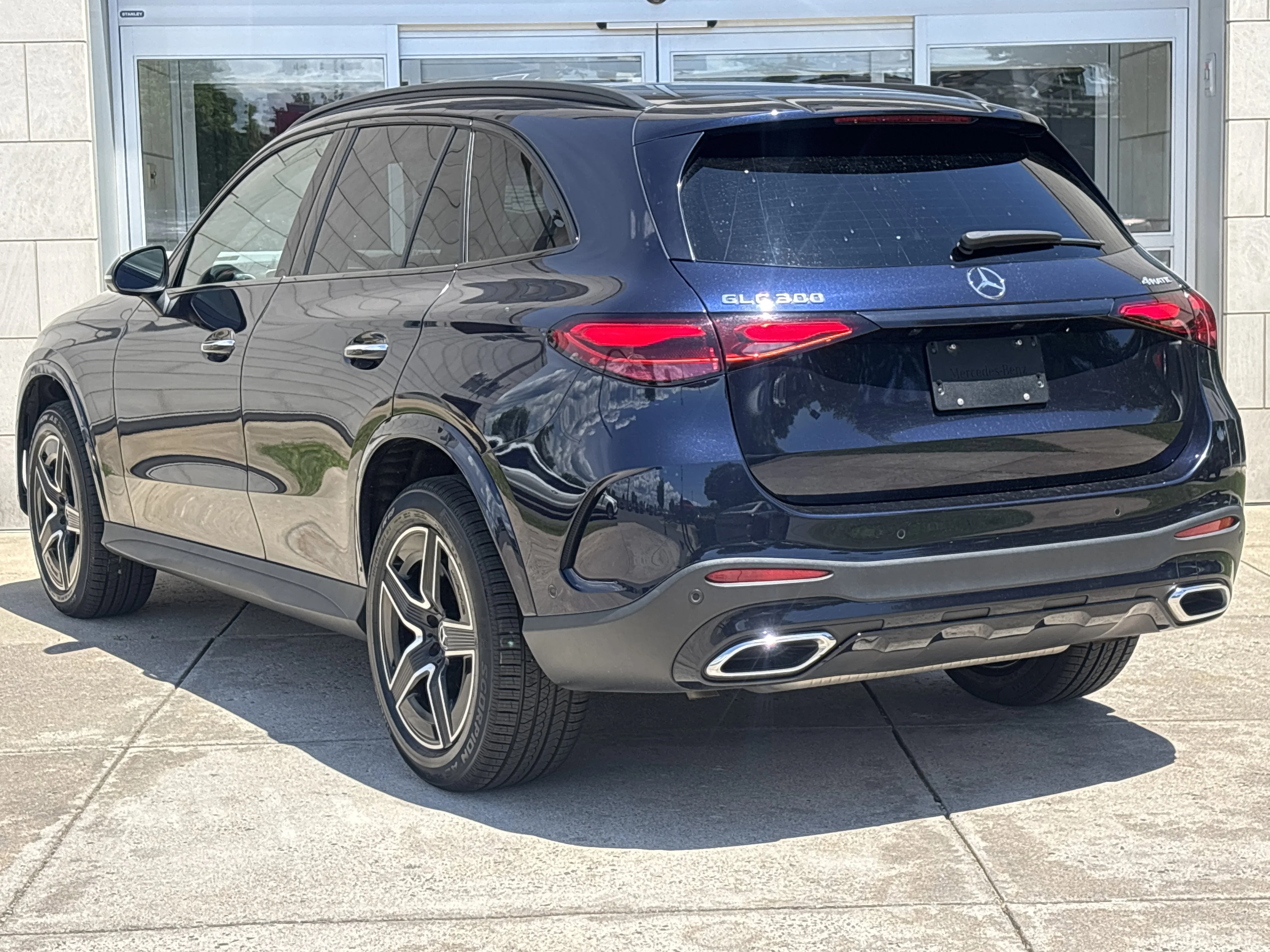 Used 2023 Black Mercedes-Benz GLC 300 image 9