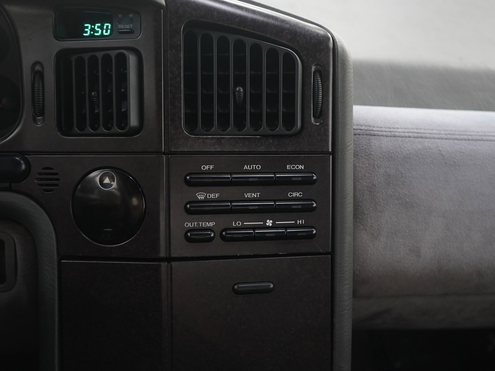 Used 1992 White Subaru  image 16