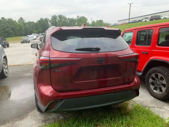 Used 2022 Red Toyota XLE image 6