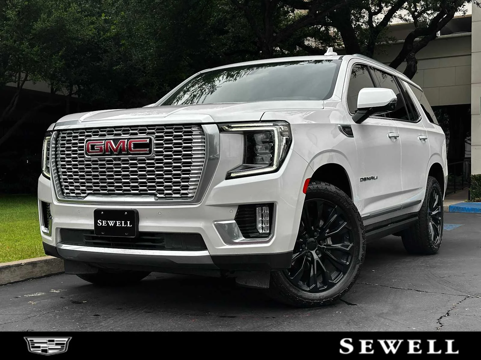 2022 GMC Yukon 4WD Denali's photo