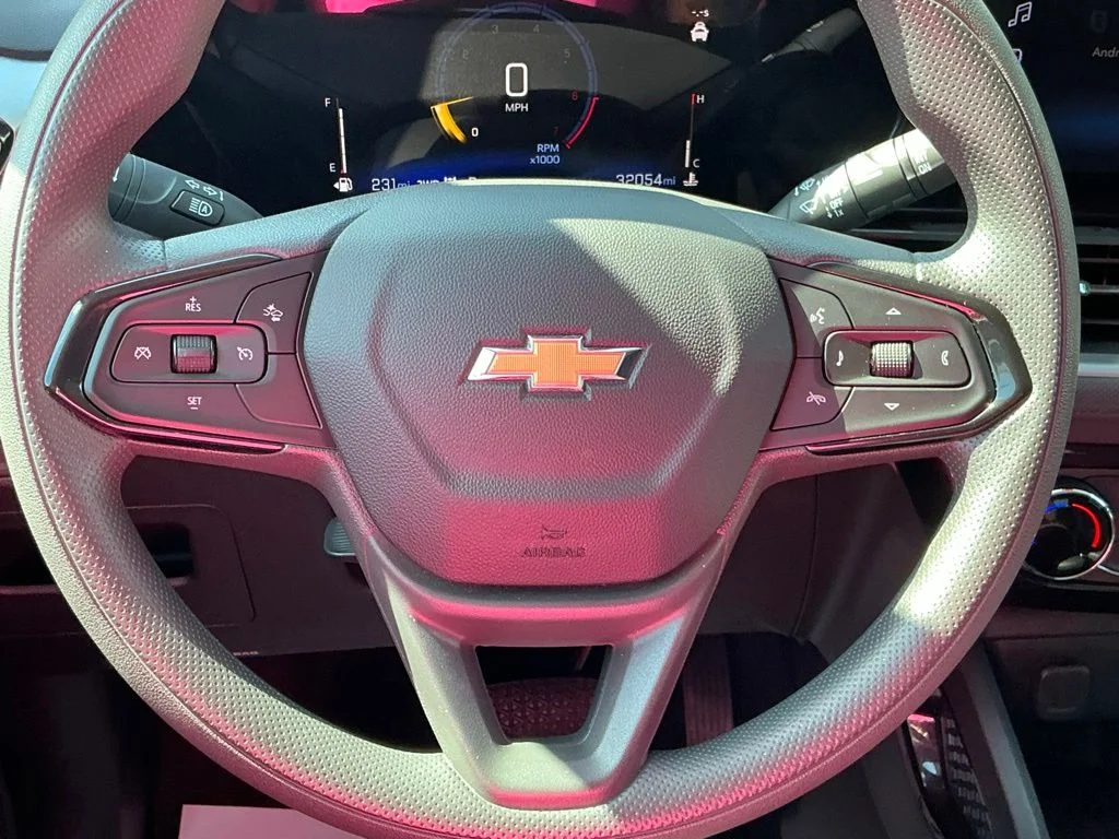 Used 2025 White Chevrolet LT image 38