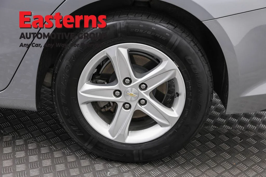 Used 2023 Gray Chevrolet LT image 33