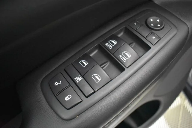 Used 2015 Black Jeep Altitude image 22