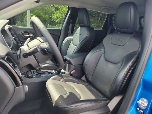 Used 2023 Blue Jeep Altitude image 18