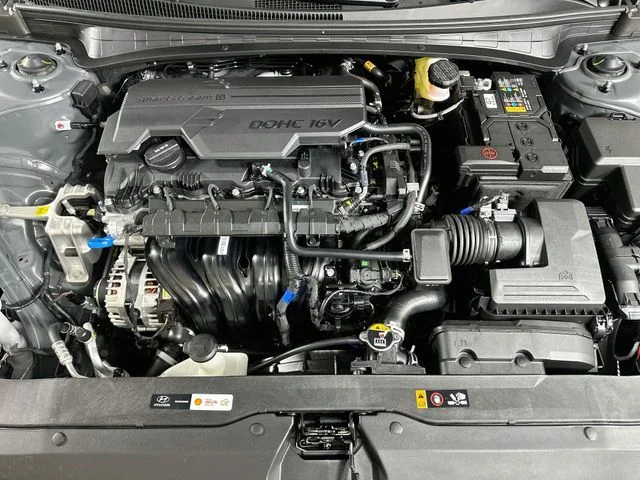 New 2026 Hyundai ELANTRA SE