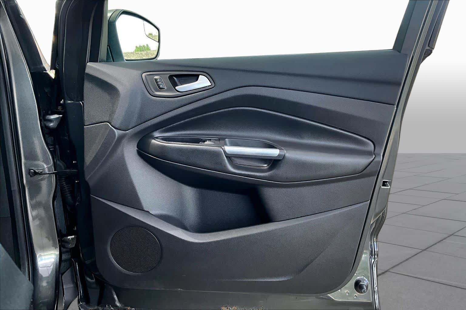 Used 2018 Magnetic Metallic Ford SE image 22