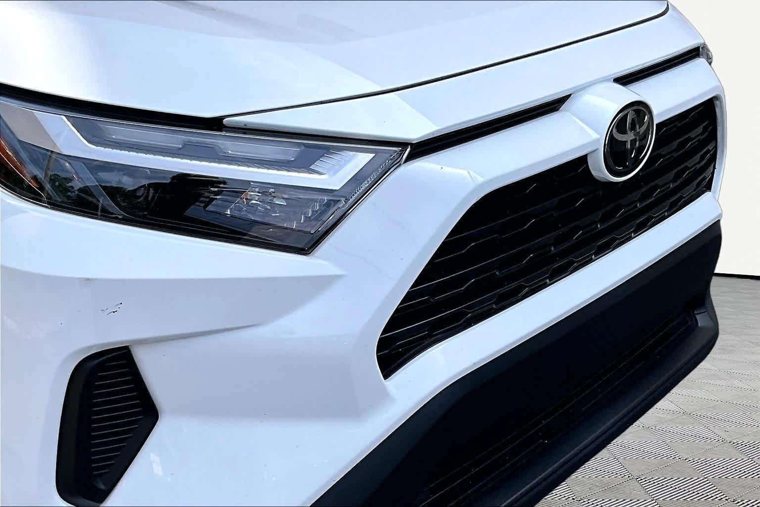 Used 2023 Ice Cap Toyota LE image 30
