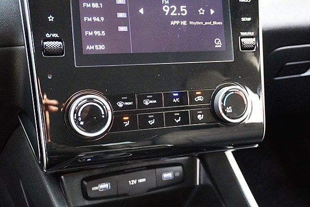 Used 2024 White Hyundai SE image 27