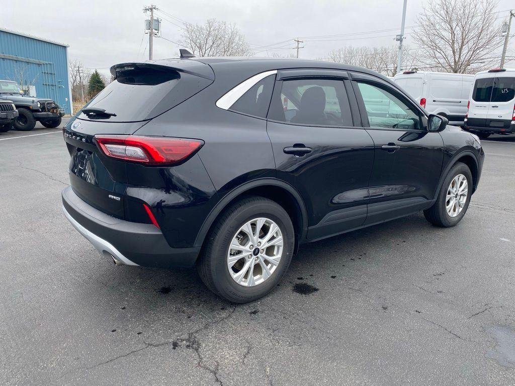 Used 2023 Black Metallic Ford Active image 7