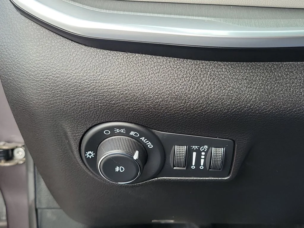 Used 2024 Gray Jeep Limited image 8