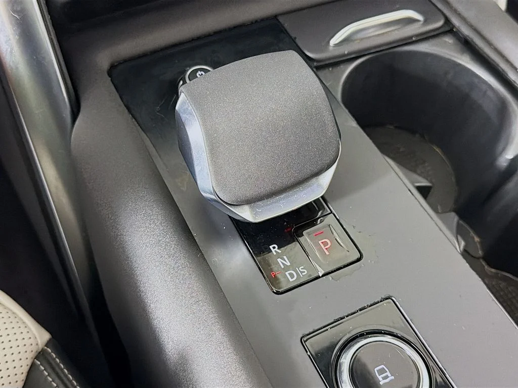Used 2022 Portofino Blue Metallic Land Rover HSE R-Dynamic image 17