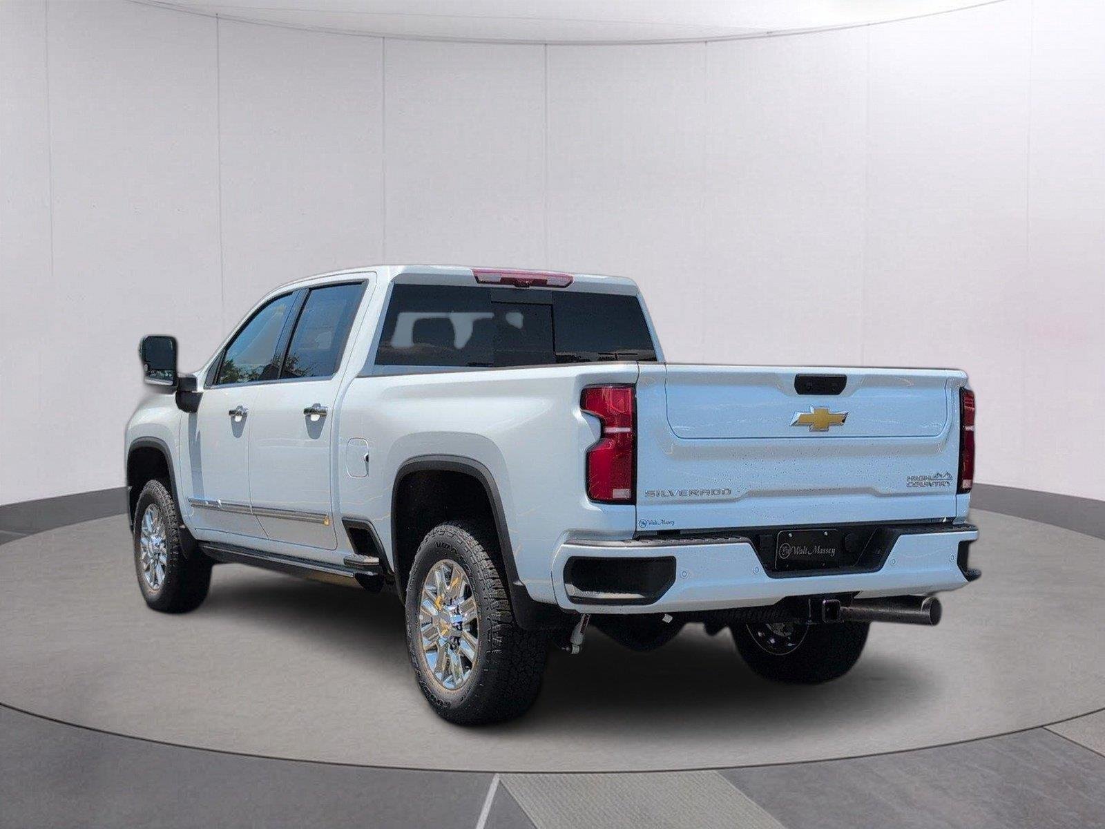 New 2026 Polar White Tricoat Chevrolet High Country image 3