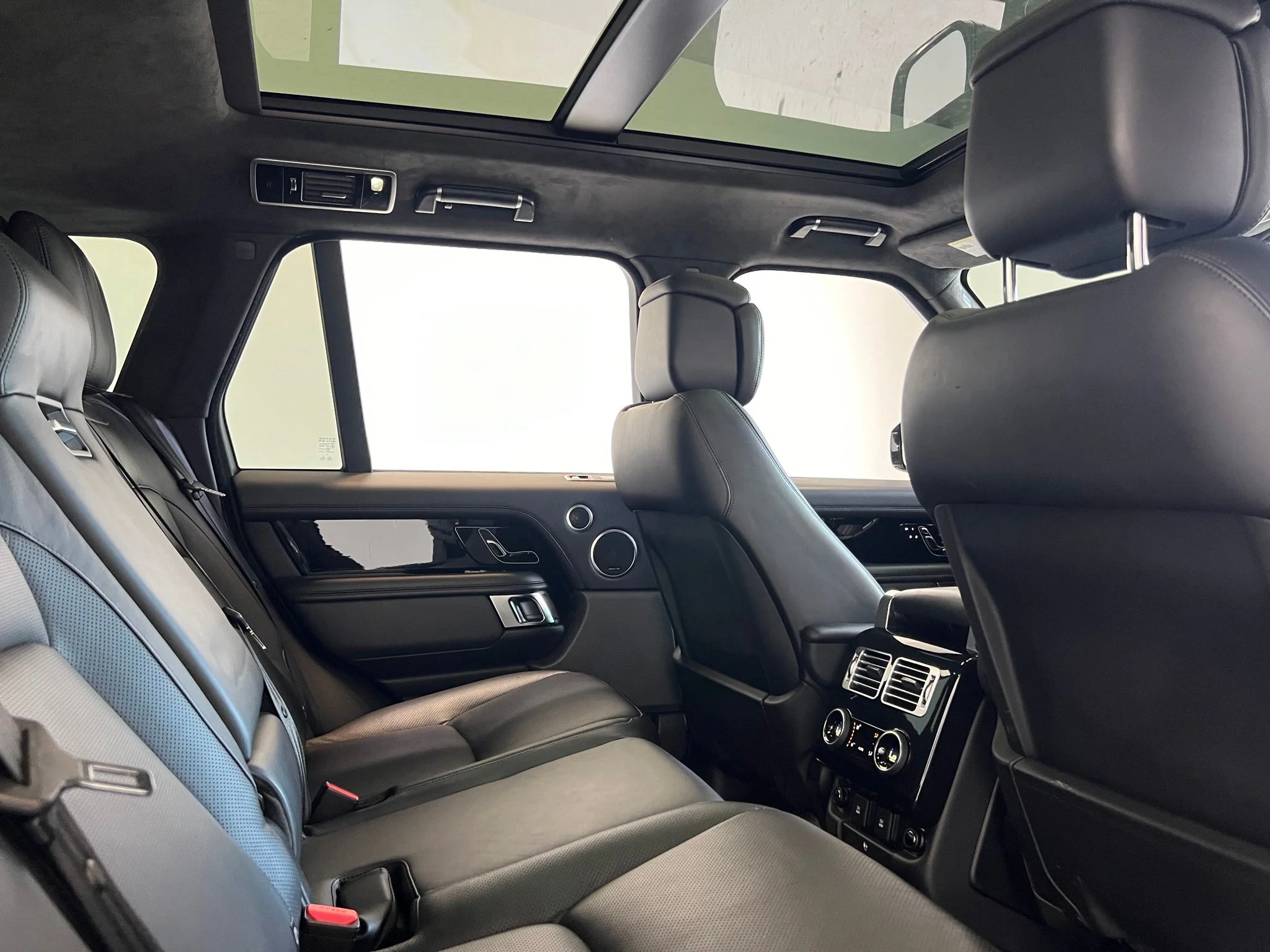 Used 2019  Land Rover 5.0L V8 Supercharged image 24