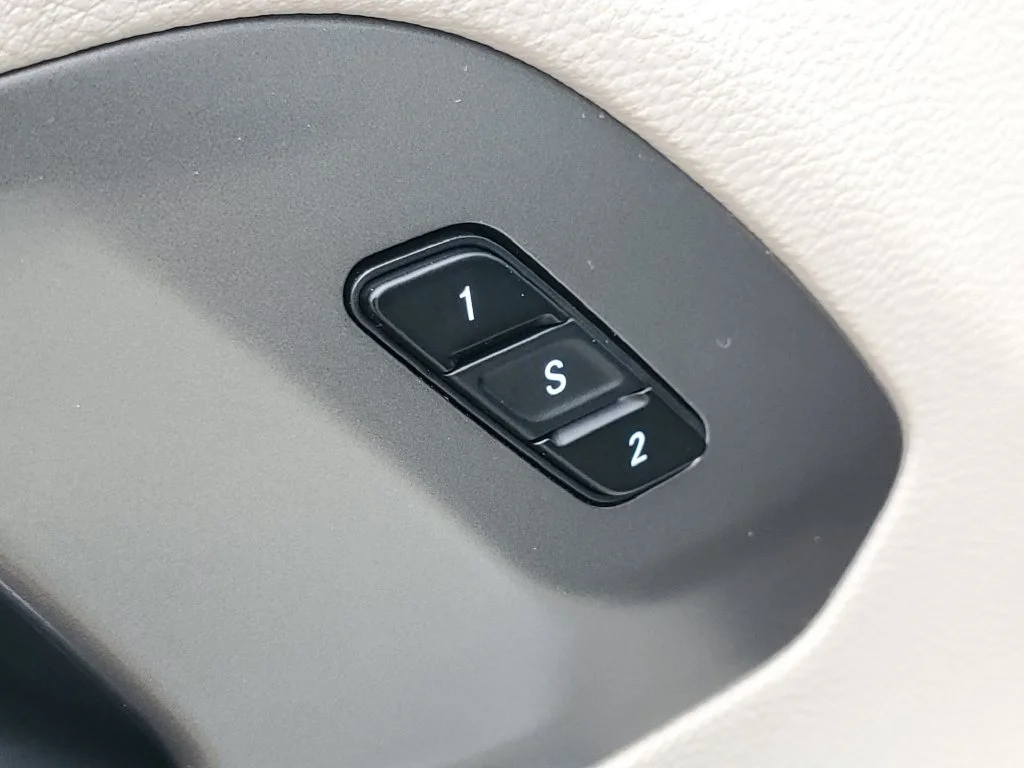 Used 2024 Silver Chrysler Touring L image 27