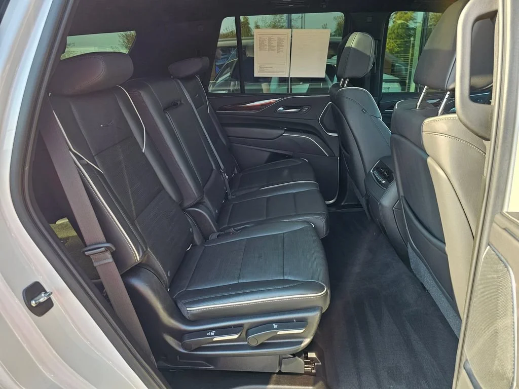 Used 2021 CRYSTAL WHITE TRICOAT Cadillac Premium Luxury image 12