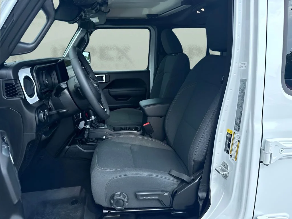 Used 2025 White Jeep Sport S image 9