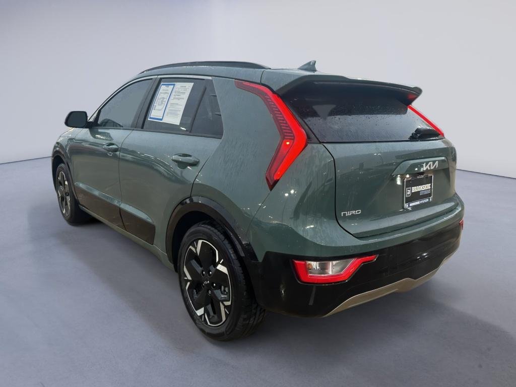 Used 2023 Cityscape Green Kia Wind image 8