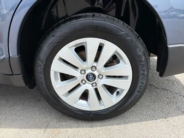 Used 2018 Blue Subaru 2.5i Premium image 31