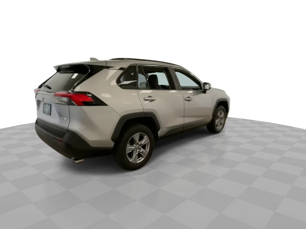 Used 2022 Silver Sky Metallic Toyota XLE image 9