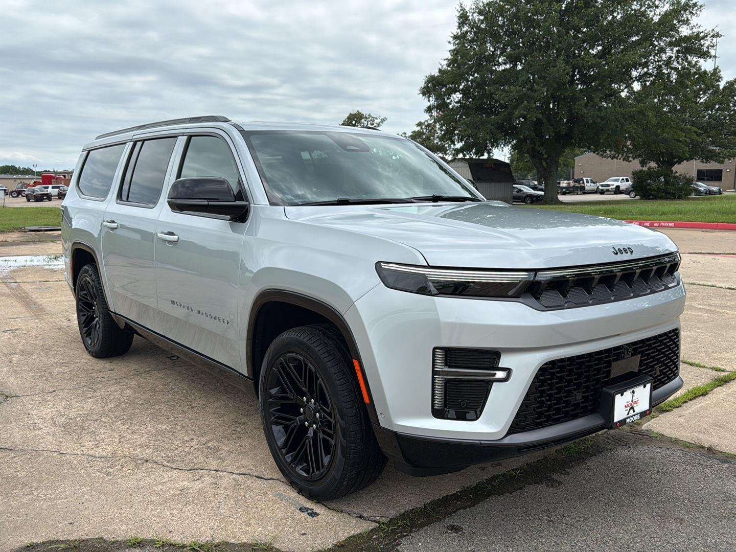 New 2026 Silver-Zynith Exterior Paint Jeep Limited Reserve image 1