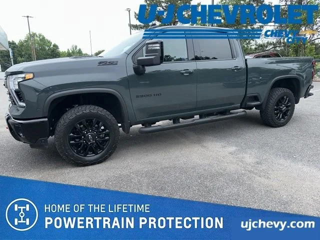 2025 Chevrolet Silverado HD LTZ 4WD Crew Cab Standard Box's photo