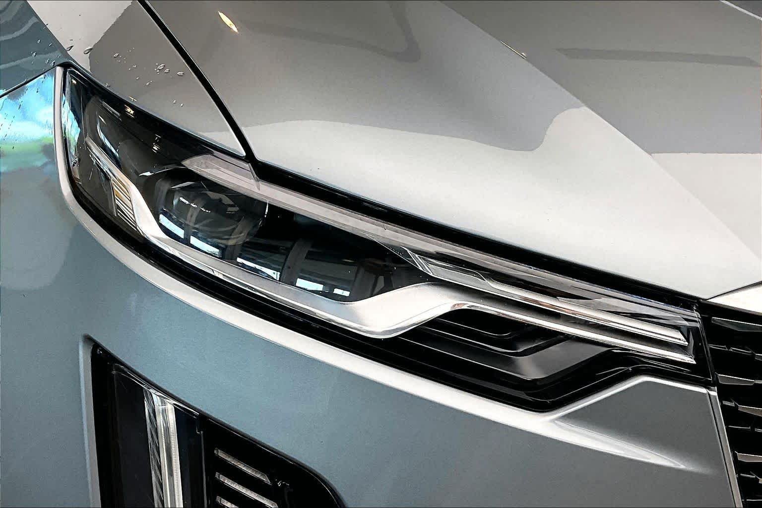 Used 2023 Argent Silver Metallic Cadillac FWD Luxury image 27