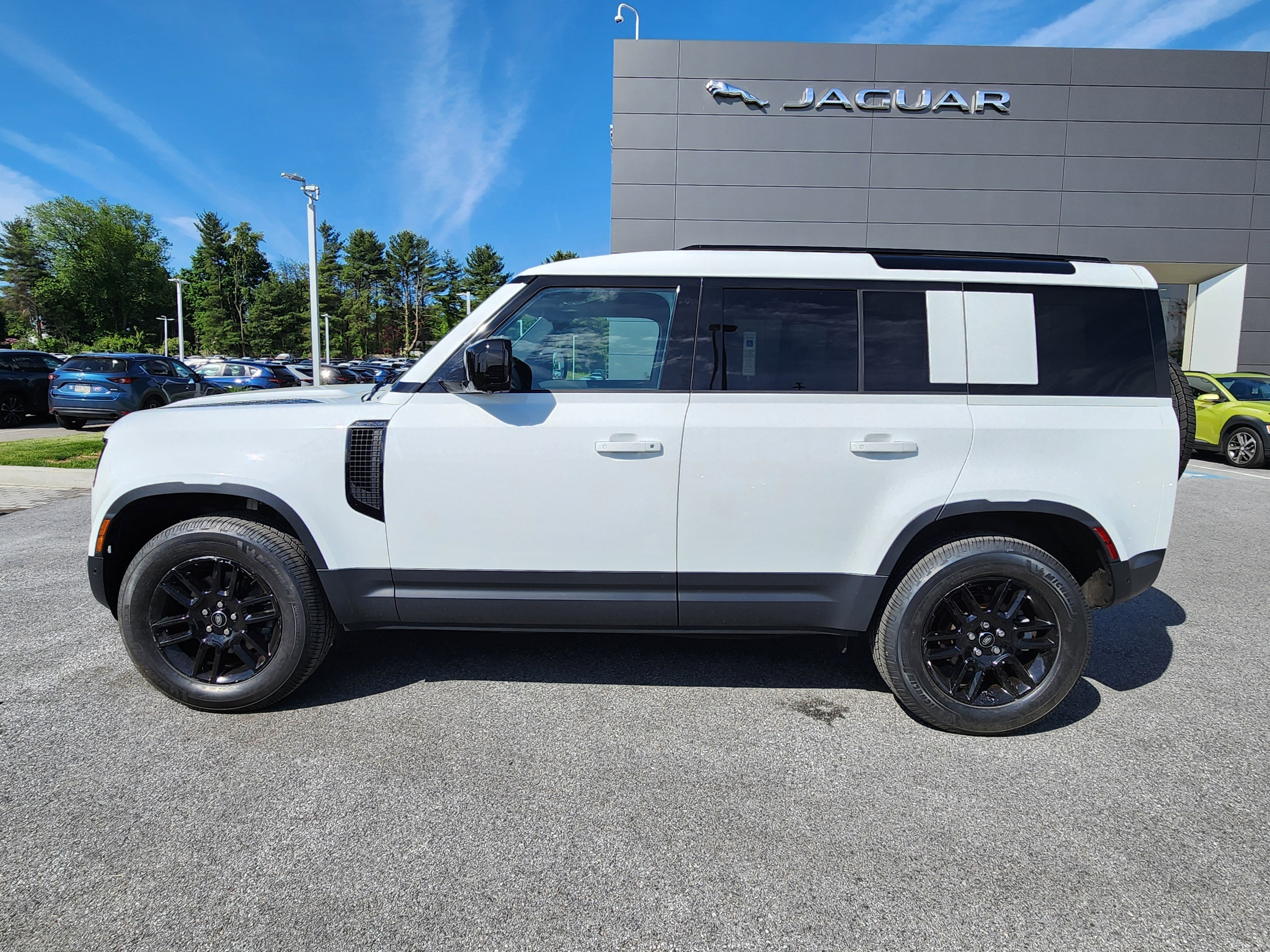 Certified Used 2025 Fuji White Land Rover S image 5