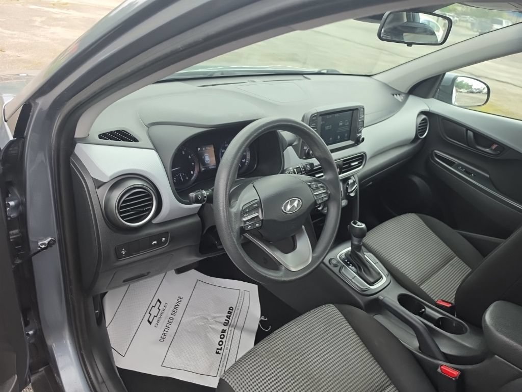 Used 2021 Silver Hyundai SE image 17