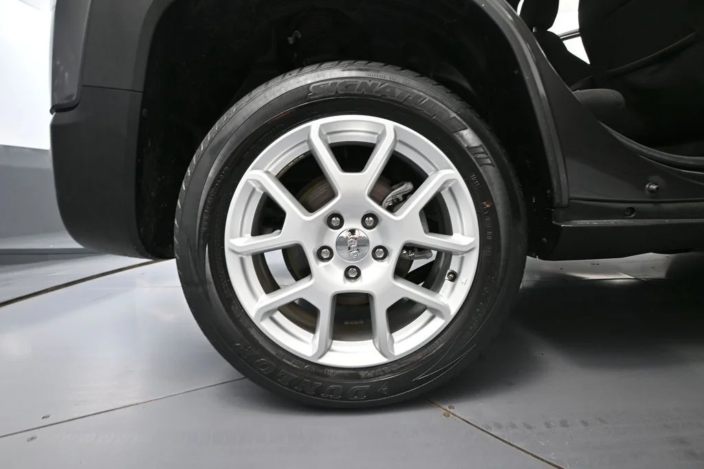 Used 2021 Gray Jeep Latitude image 15