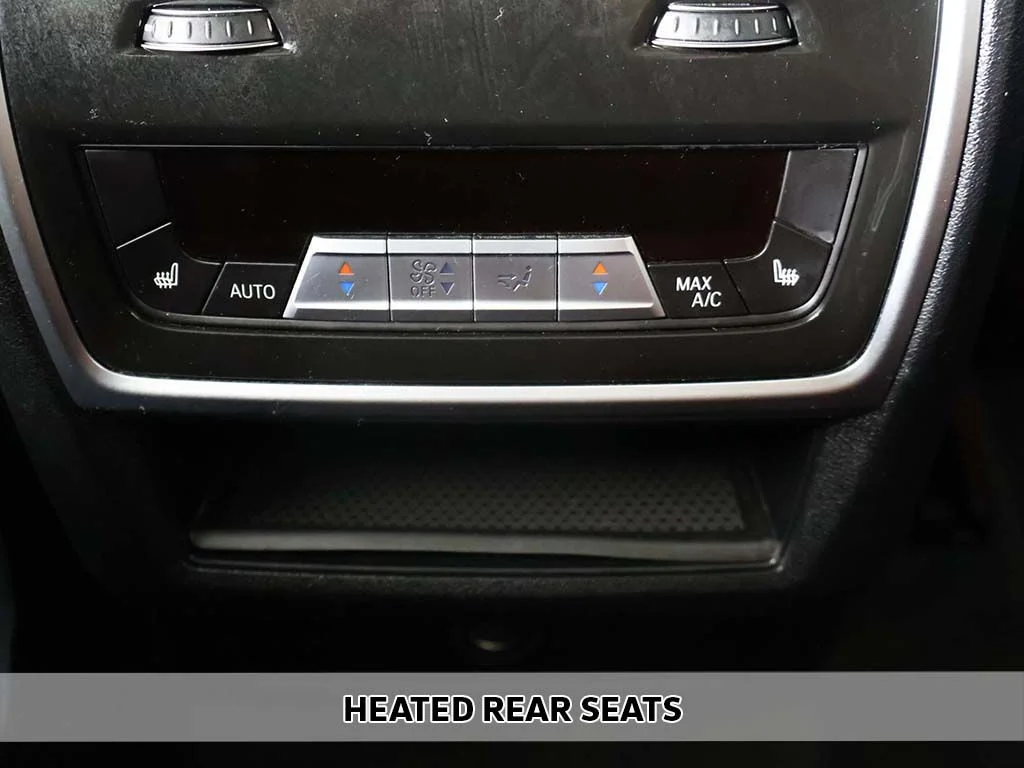 Used 2022 Black BMW M50i image 10