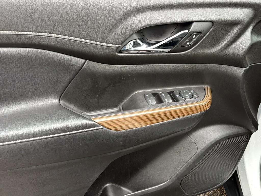 Used 2020 White GMC SLE image 34