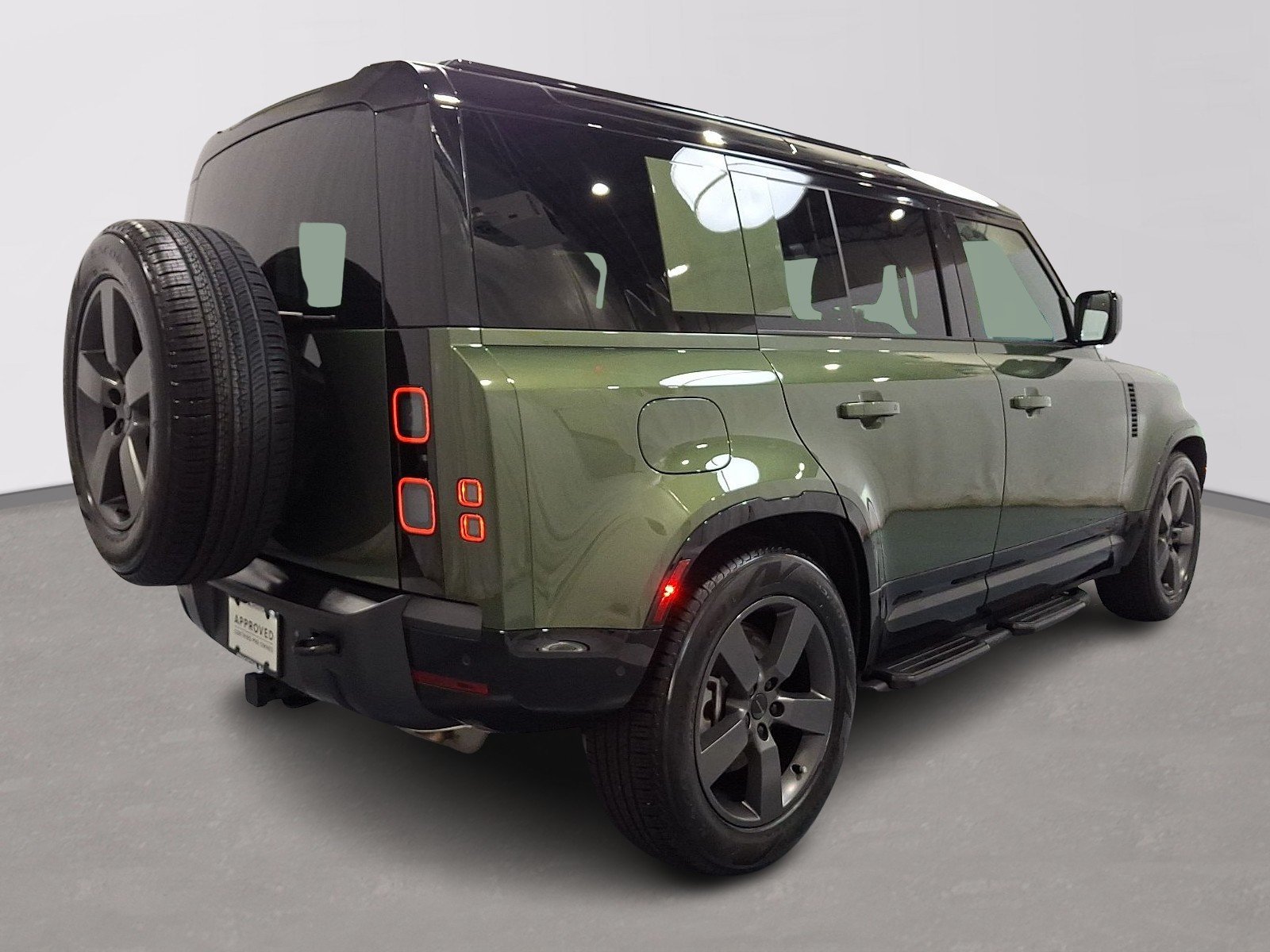 Certified Used 2026 Woolstone Green Metallic Land Rover X-Dynamic SE image 4
