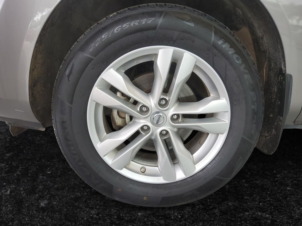 Used 2015 Gray Nissan S image 23