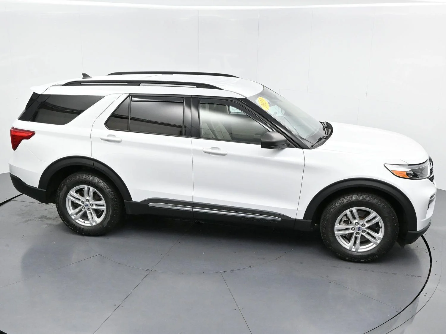 Used 2023 Oxford White Ford XLT image 42